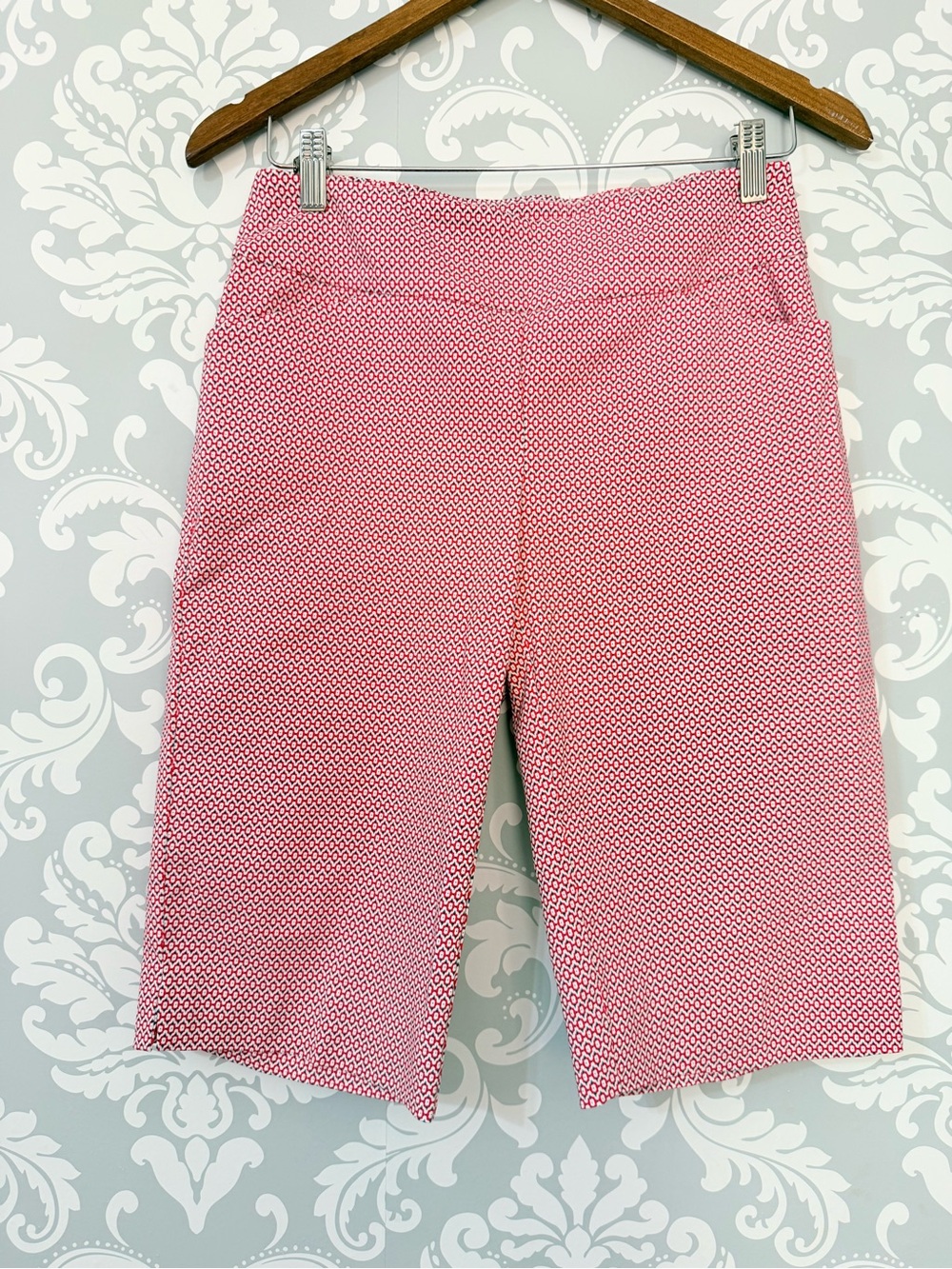💫4/$25 • UP! Women’s Red Patterned Stretch Bermuda Shorts